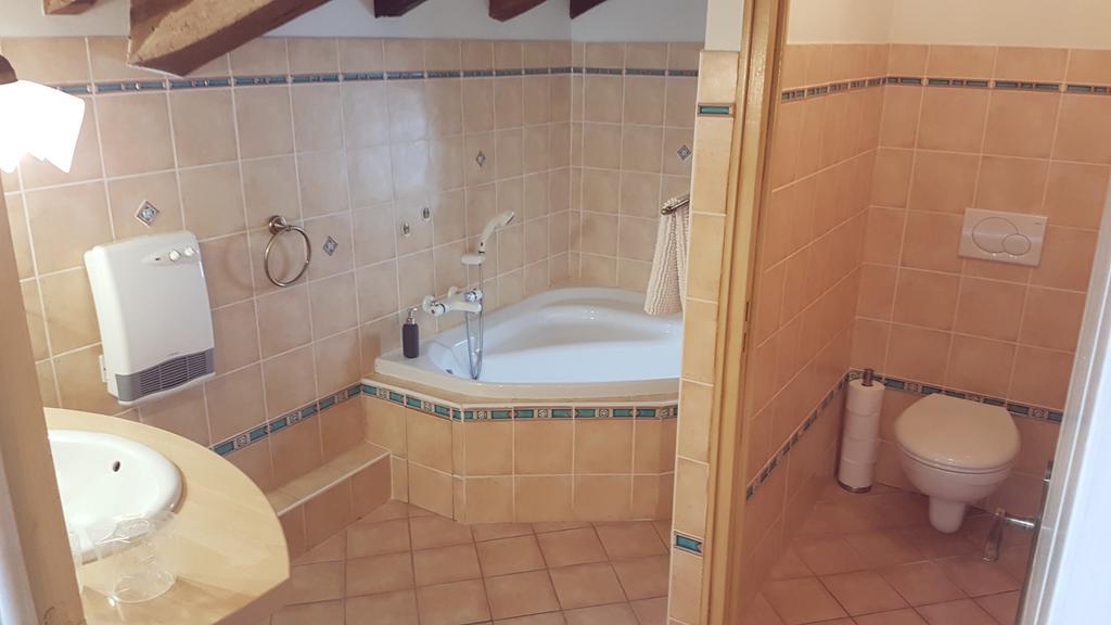 Chambre D'Hotes Moulin Urketa Ayherre Habitación foto